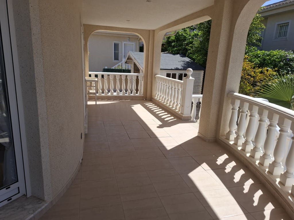 4 slaapkamer Villa te koop in Benijofar met zwembad garage - € 495.000 (Ref: 9000208)