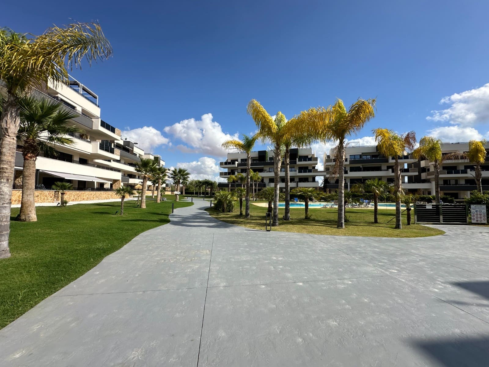 2 soveværelse Penthouse til salg i Playa Flamenca med swimmingpool garage - € 595.000 (Ref: 9086100)