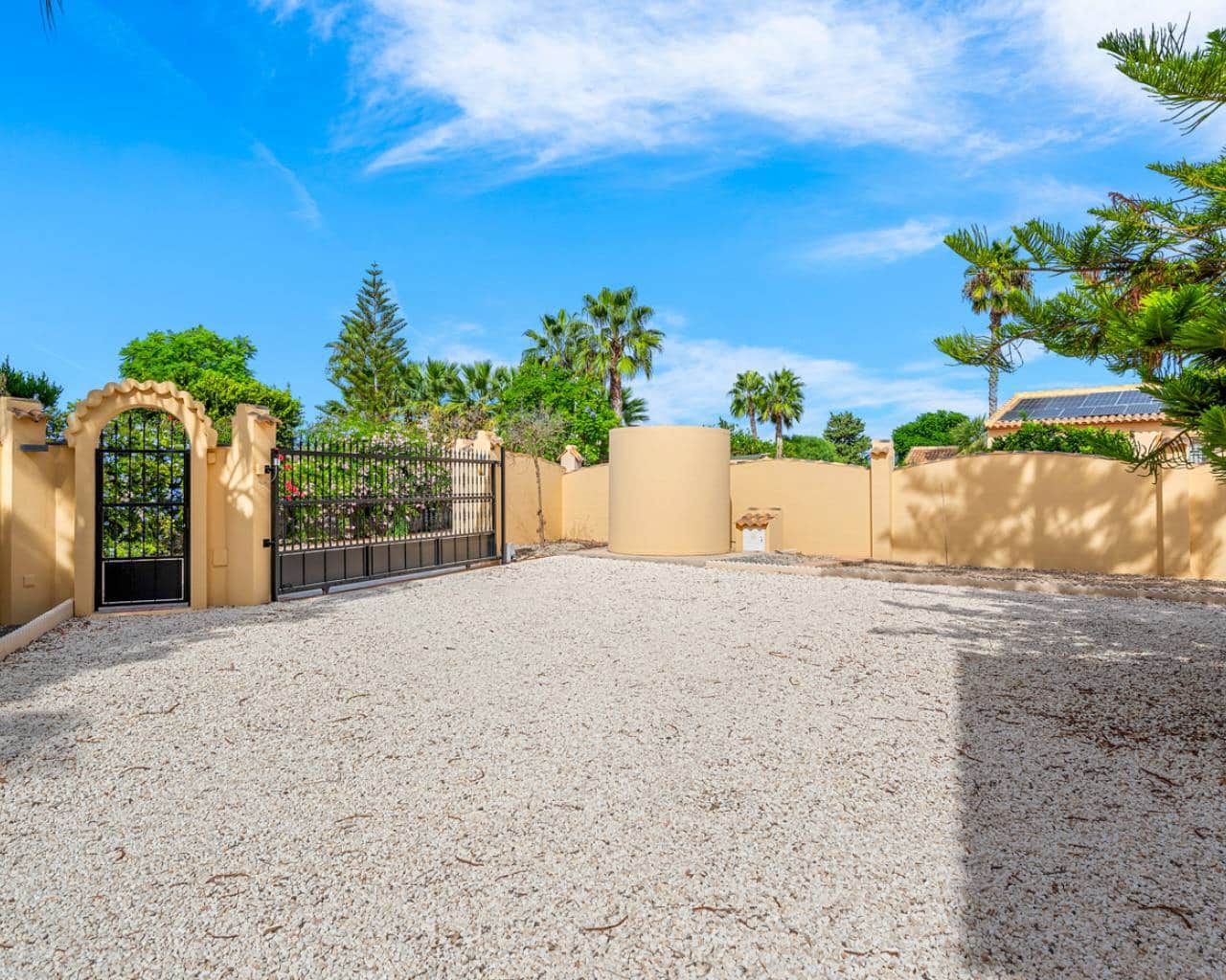 2 bedroom Finca/Country House for sale in Rafal with pool - € 395,000 (Ref: 9086453)