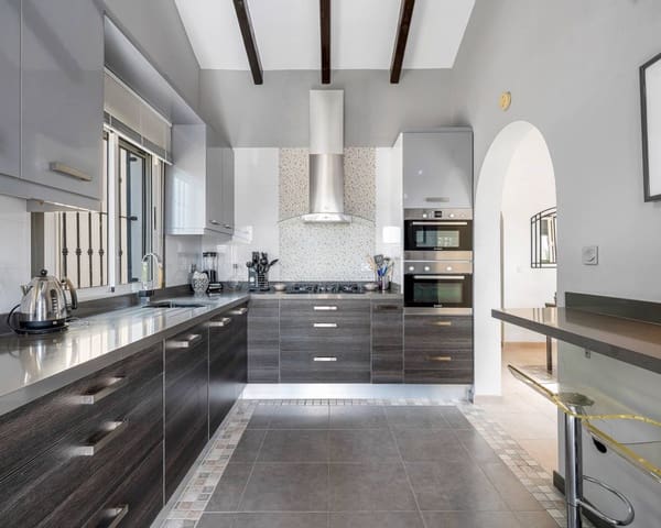 2 sypialnia Finka/Dom wiejski na sprzedaż w Rafal z basenem - 395 000 € (Ref: 9086453)