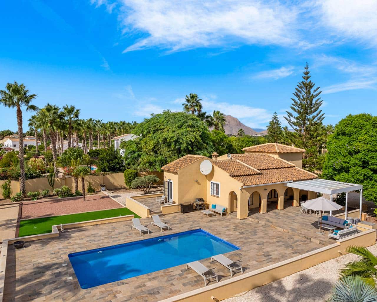 2 bedroom Finca/Country House for sale in Rafal with pool - € 395,000 (Ref: 9086453)