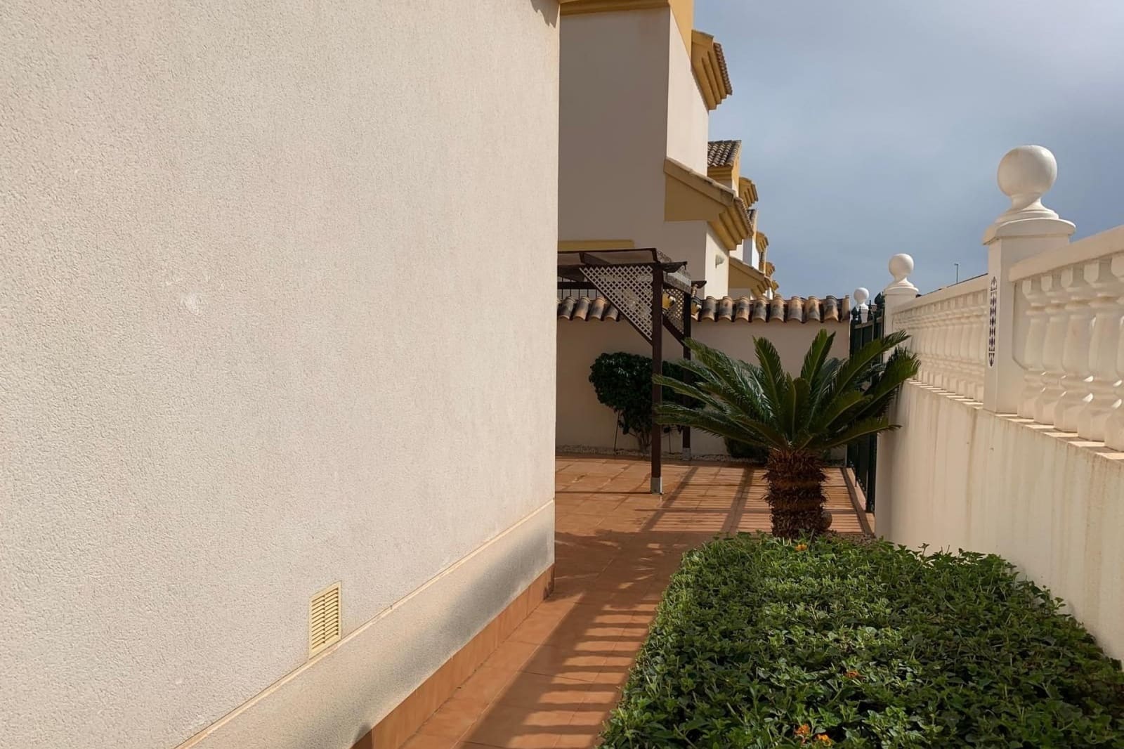 3 sypialnia Willa na sprzedaż w Guardamar del Segura z basenem garażem - 269 000 € (Ref: 9133398)