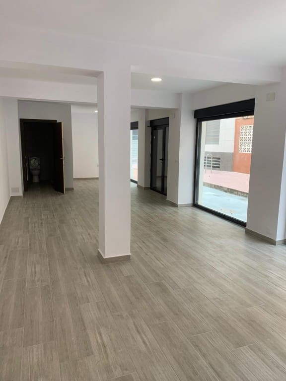 Commercial for sale in Guardamar del Segura - € 130,000 (Ref: 9133412)