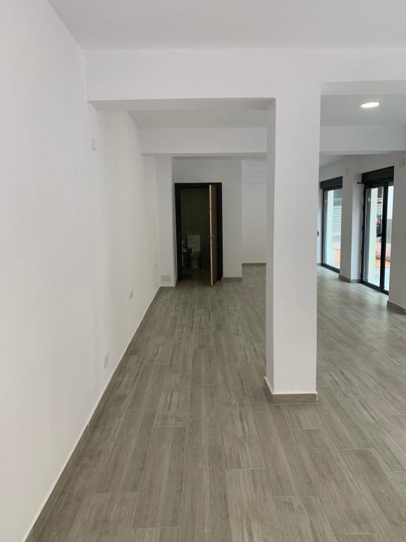 Commercial for sale in Guardamar del Segura - € 130,000 (Ref: 9133412)