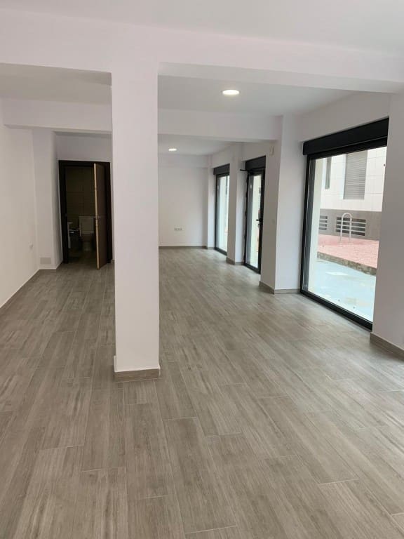 Commercial for sale in Guardamar del Segura - € 130,000 (Ref: 9133412)