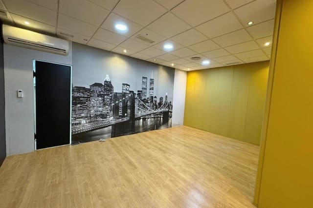 Comercial para venda em Guardamar del Segura com piscina - 222 200 € (Ref: 9133413)