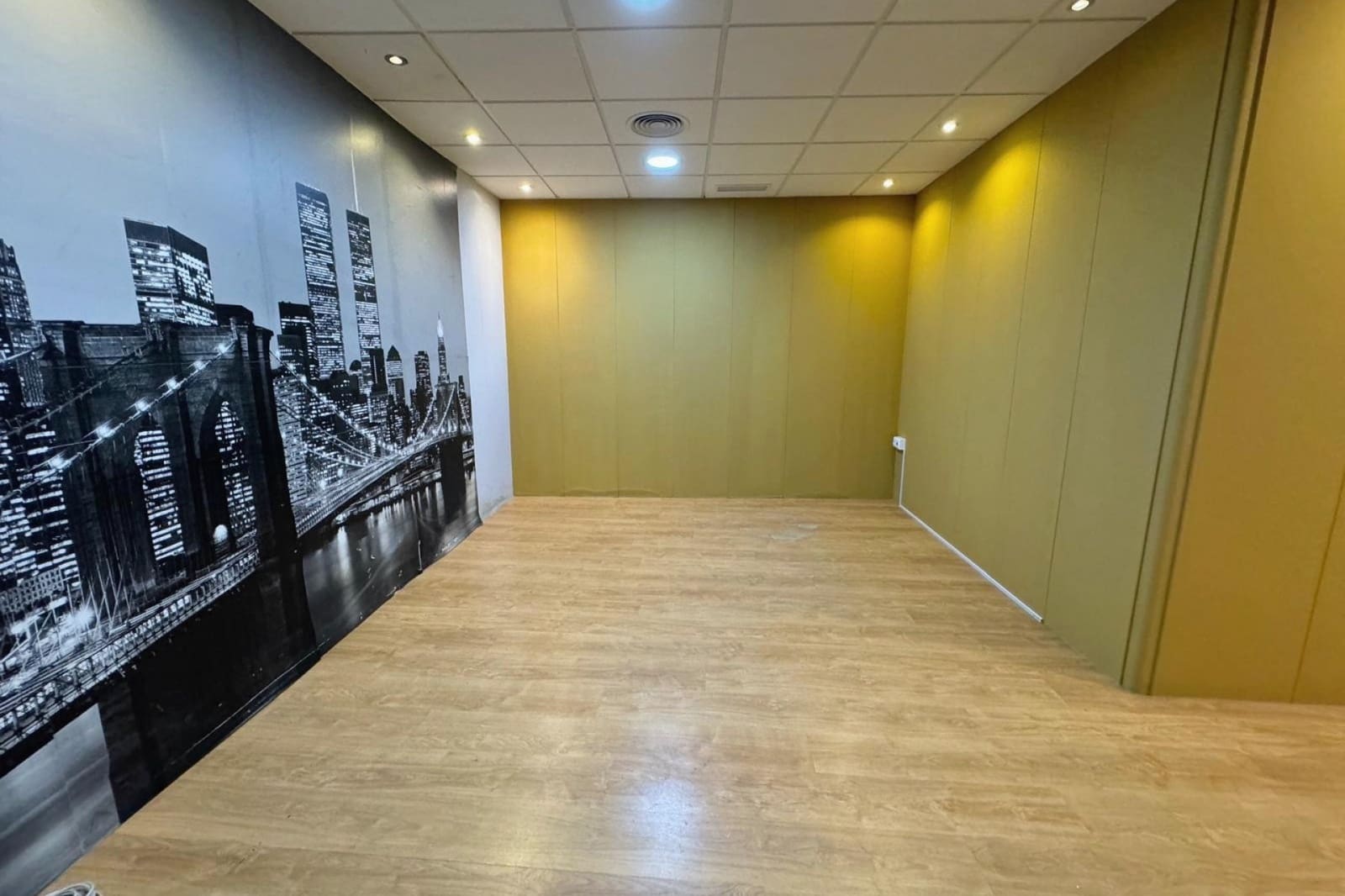 Commercieel te koop in Guardamar del Segura met zwembad - € 222.200 (Ref: 9133413)