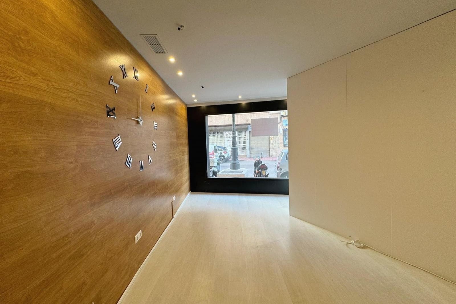 Commercieel te koop in Guardamar del Segura met zwembad - € 222.200 (Ref: 9133413)