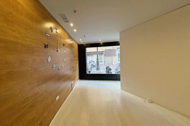 Comercial para venda em Guardamar del Segura com piscina - 222 200 € (Ref: 9133413)