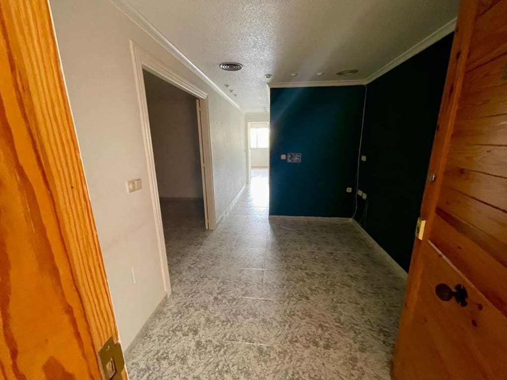 Erhverv til salg i Los Alcazares - € 80.000 (Ref: 9133415)