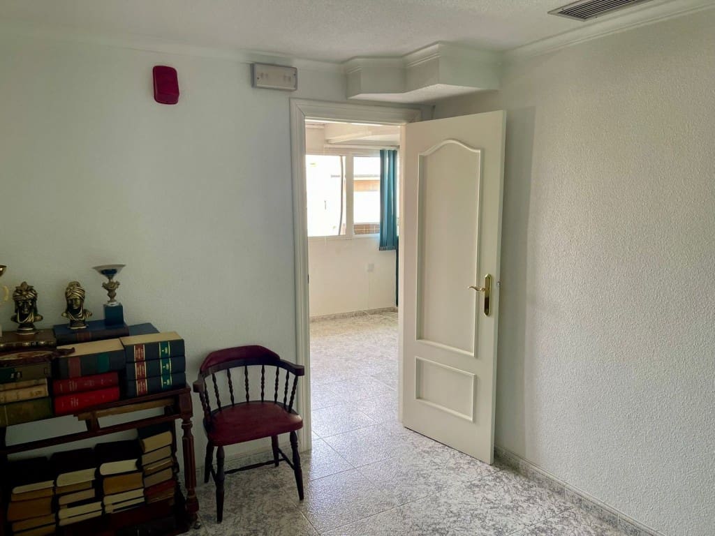 Erhverv til salg i Los Alcazares - € 80.000 (Ref: 9133415)