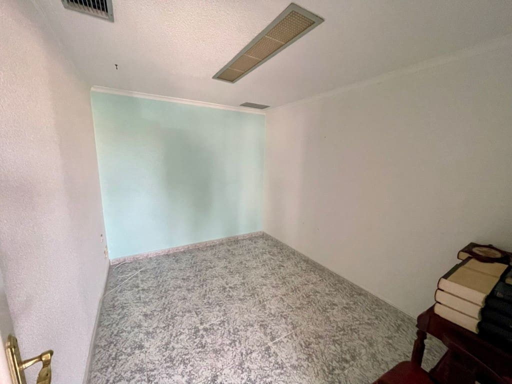 Erhverv til salg i Los Alcazares - € 80.000 (Ref: 9133415)