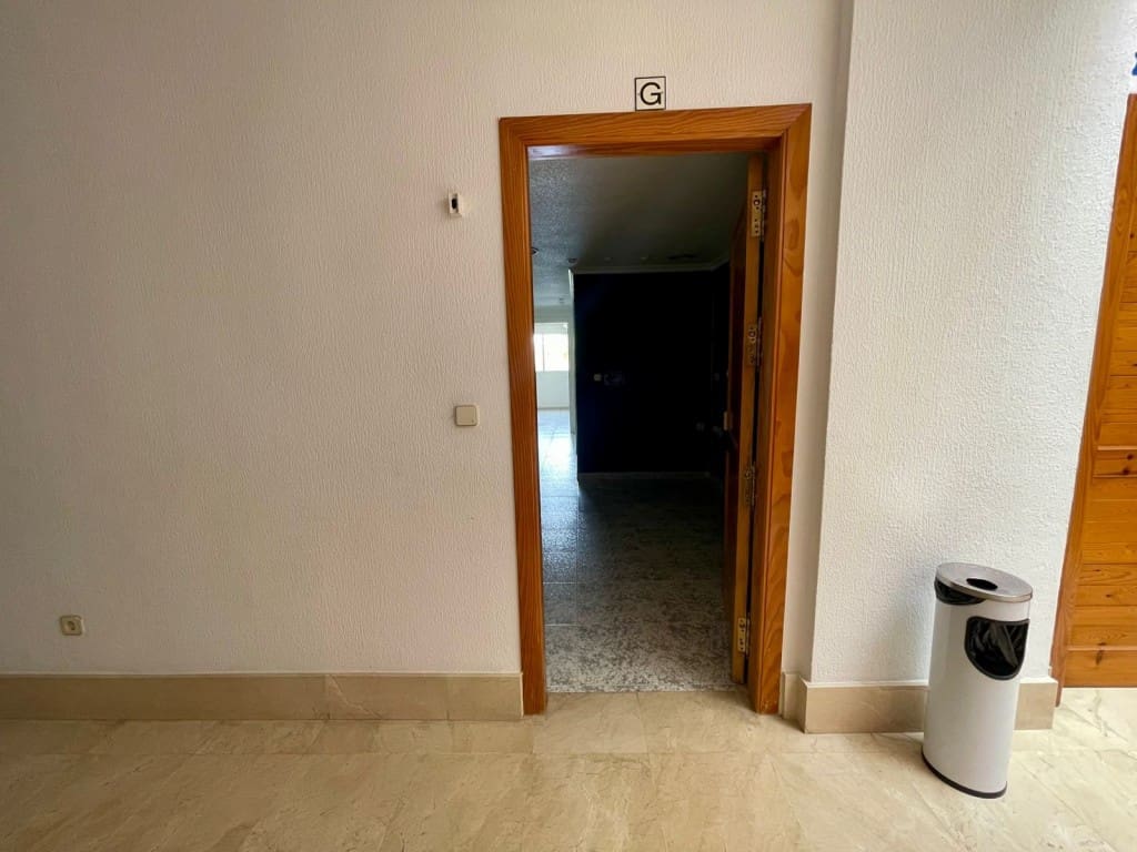 Erhverv til salg i Los Alcazares - € 80.000 (Ref: 9133415)