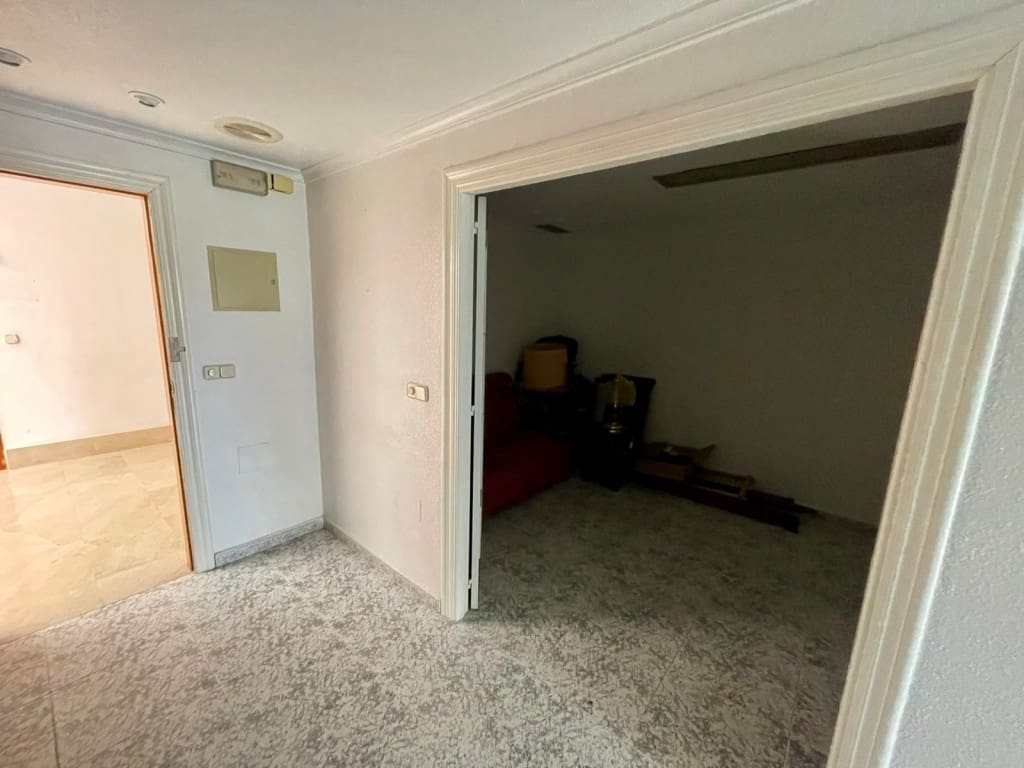 Erhverv til salg i Los Alcazares - € 80.000 (Ref: 9133415)