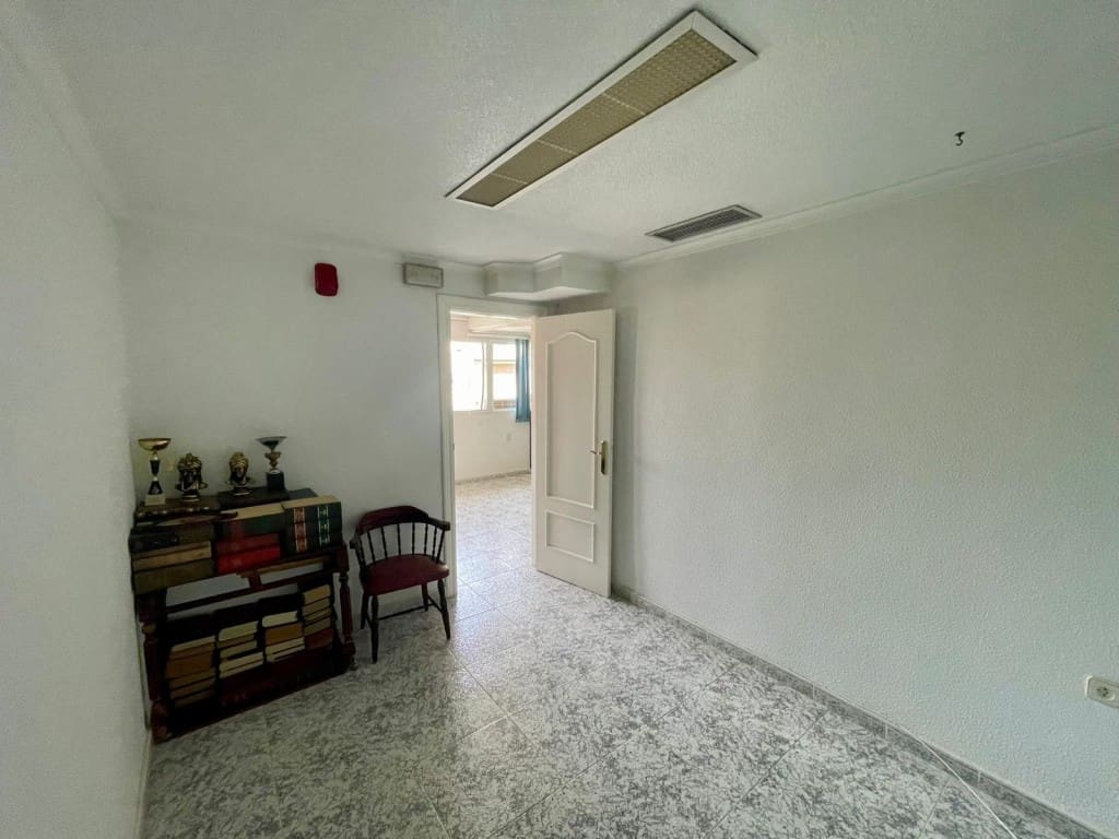 Erhverv til salg i Los Alcazares - € 80.000 (Ref: 9133415)