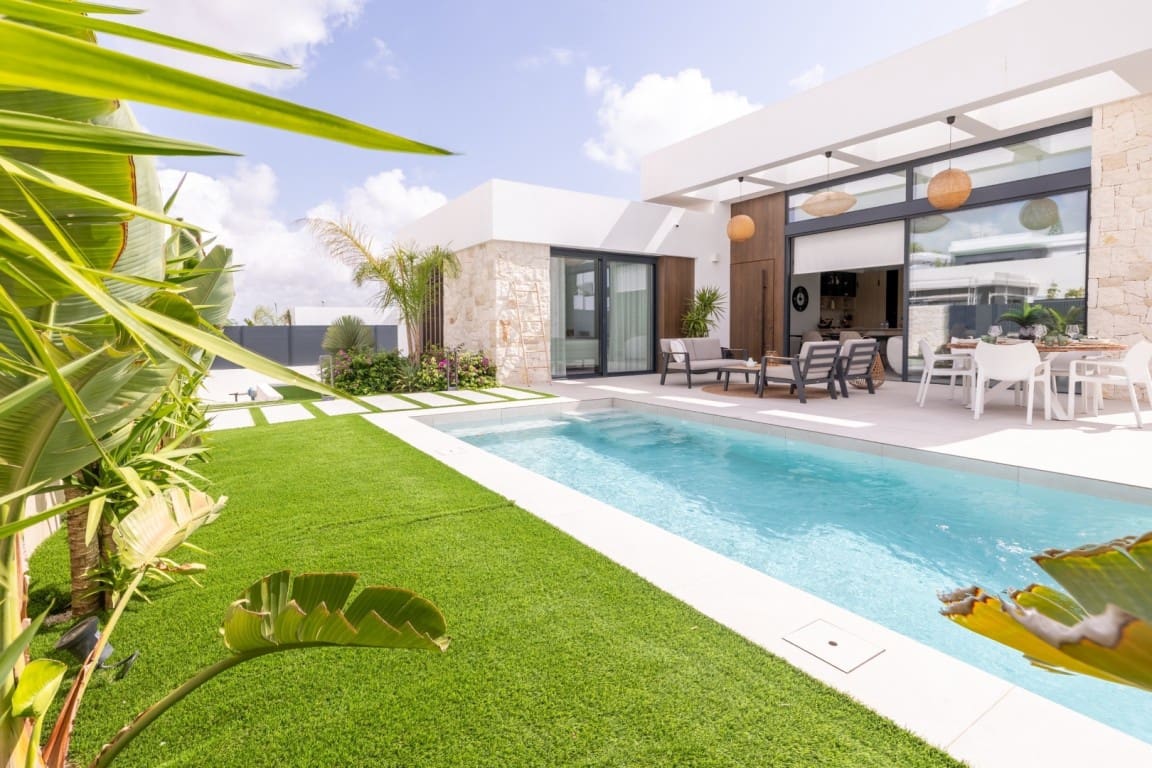 4 bedroom Villa for sale in Rojales with pool - € 895,000 (Ref: 9283323)