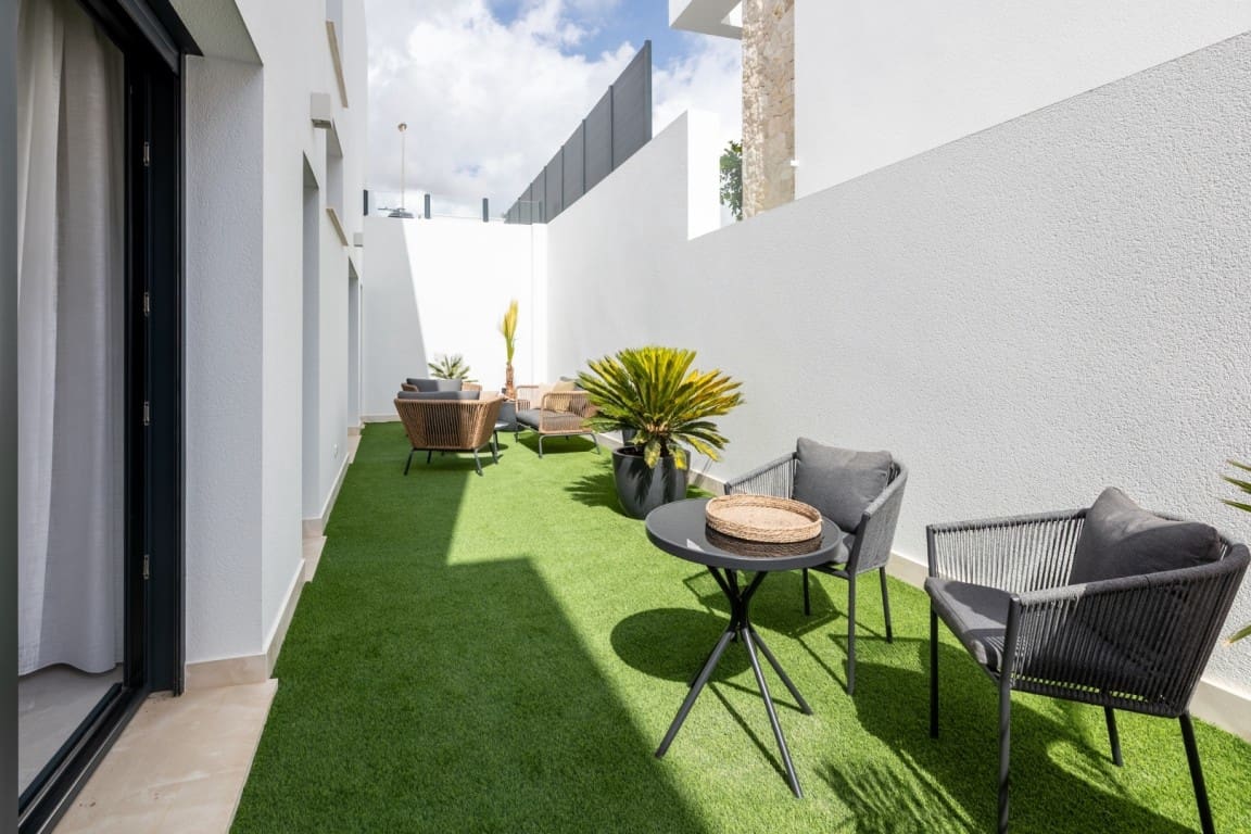 4 bedroom Villa for sale in Rojales with pool - € 895,000 (Ref: 9283323)