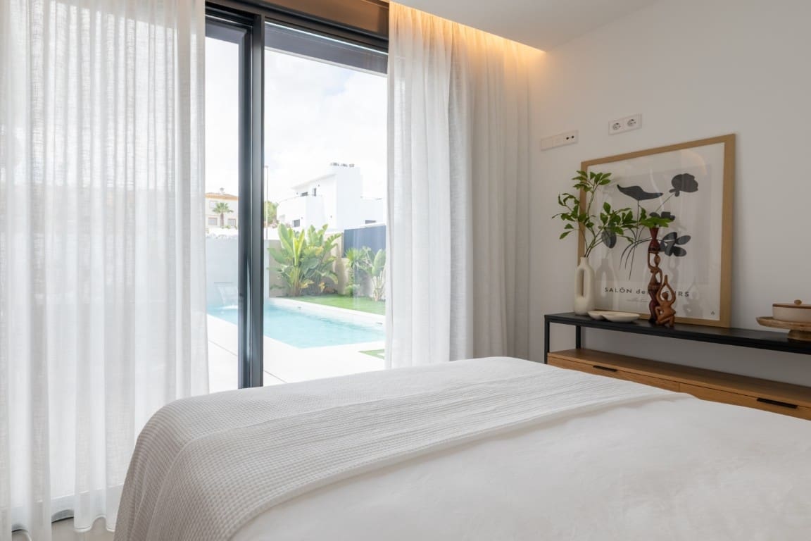 4 bedroom Villa for sale in Rojales with pool - € 895,000 (Ref: 9283323)