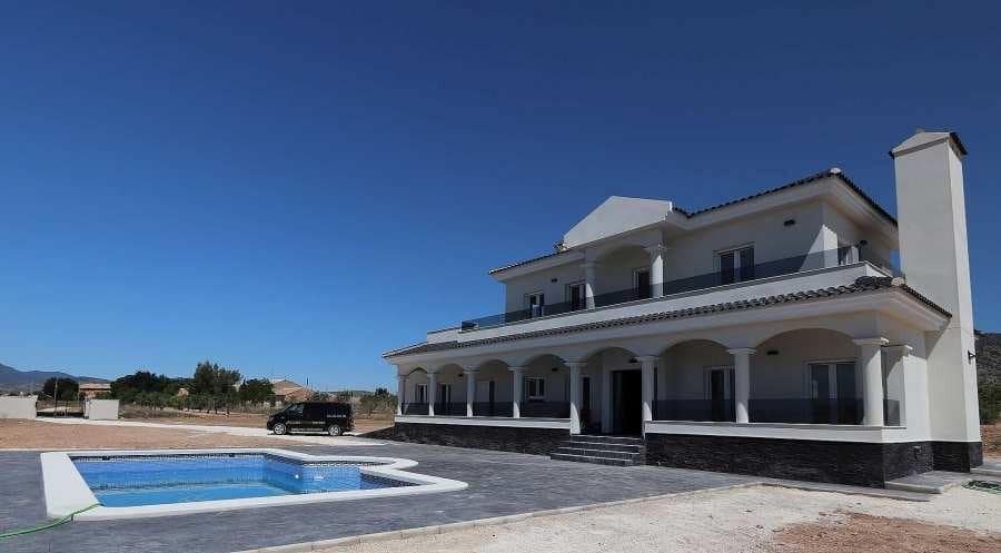 4 Zimmer Villa zu verkaufen in Pinoso mit Pool Garage - 547.000 € (Ref: 9293959)
