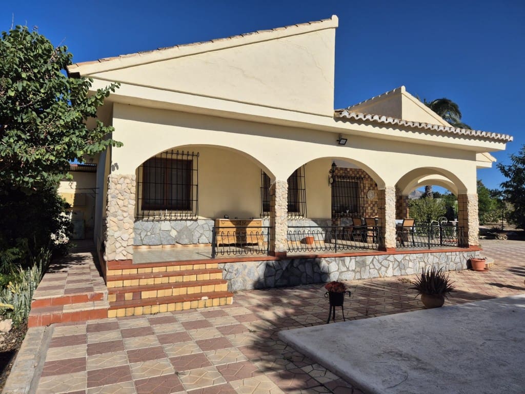 3 sovrum Villa till salu i Albatera med pool - 239 000 € (Ref: 9462663)