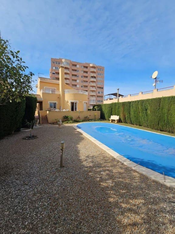 3 soveværelse Villa til salg i Playa Honda med swimmingpool - € 500.000 (Ref: 9462667)