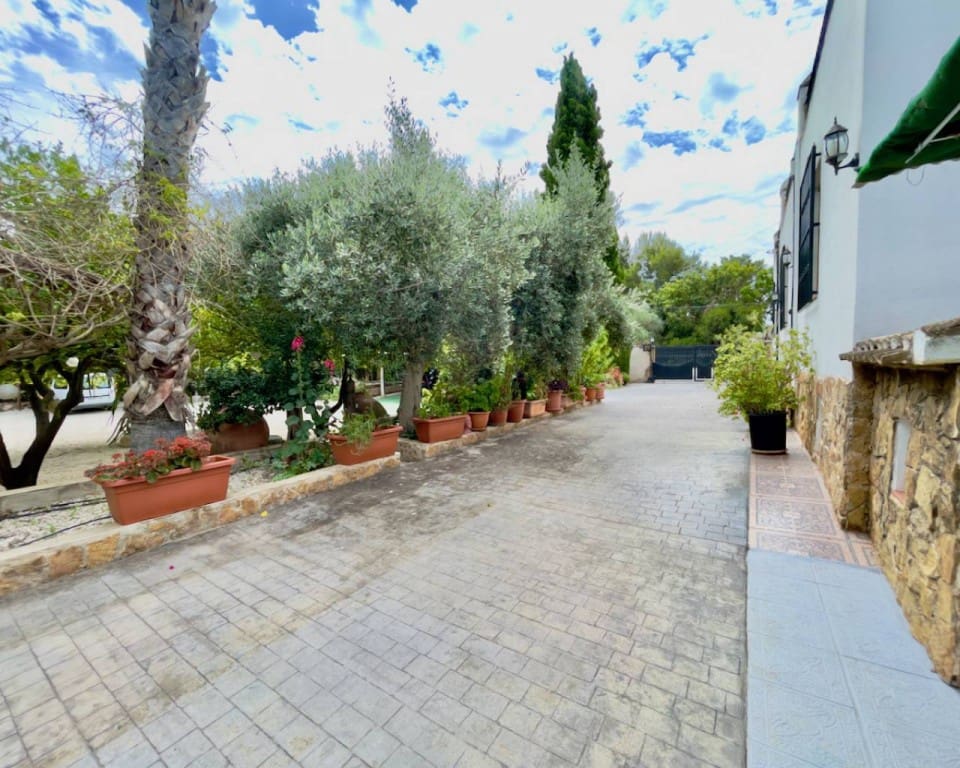 8 slaapkamer Finca/Landhuis te koop in Orihuela met zwembad garage - € 1.300.000 (Ref: 9517871)