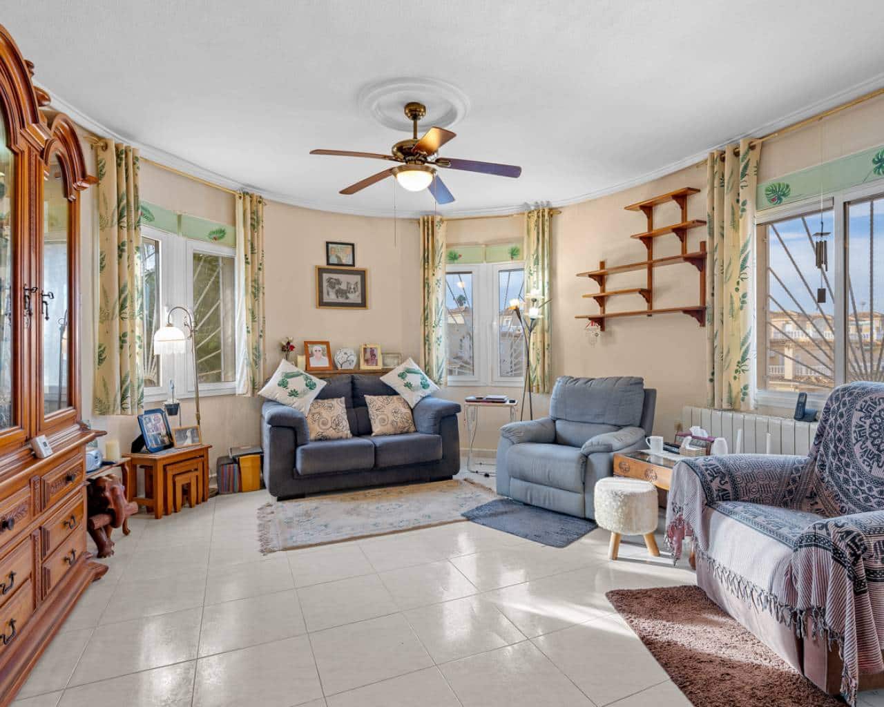 Chalet de 2 habitaciones en Ciudad Quesada en venta con piscina garaje - 325.000 € (Ref: 9537772)