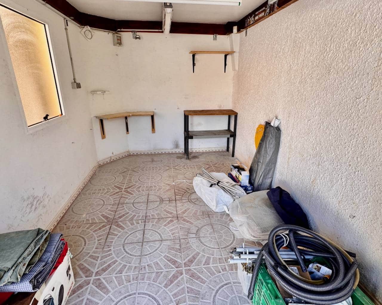 5 bedroom Villa for sale in Benferri with pool garage - € 350,000 (Ref: 9537779)