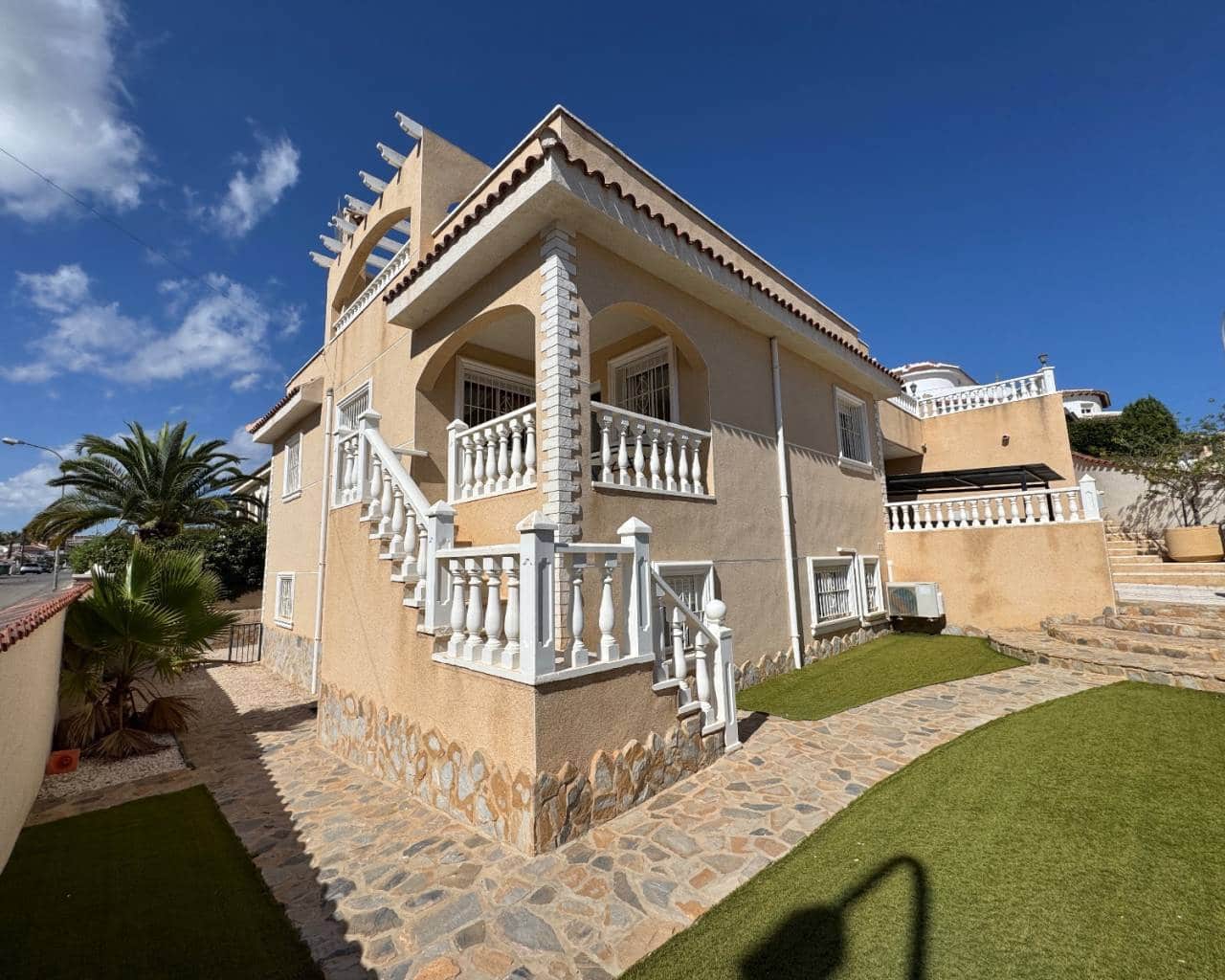 7 bedroom Villa for sale in Ciudad Quesada with pool garage - € 650,000 (Ref: 9537786)