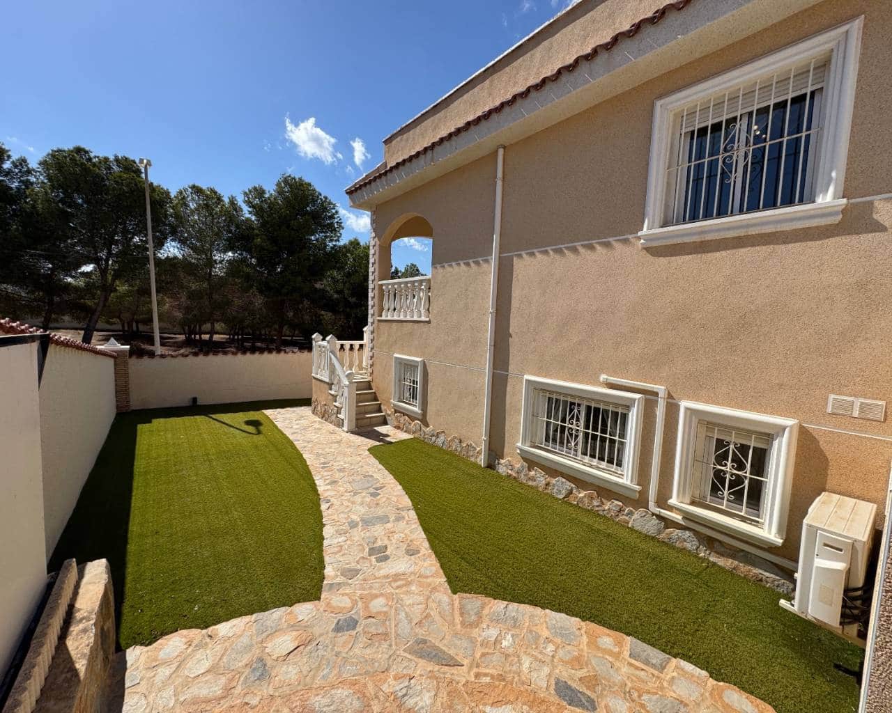 7 bedroom Villa for sale in Ciudad Quesada with pool garage - € 650,000 (Ref: 9537786)