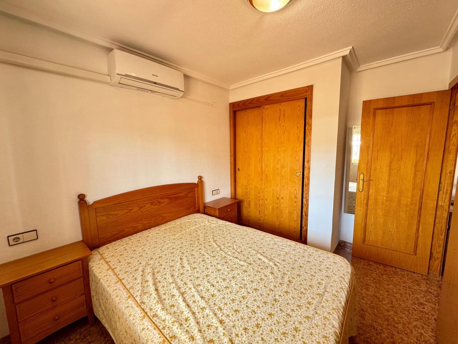 2 soveværelse Penthouse til salg i Torrevieja med swimmingpool - € 140.000 (Ref: 9566182)