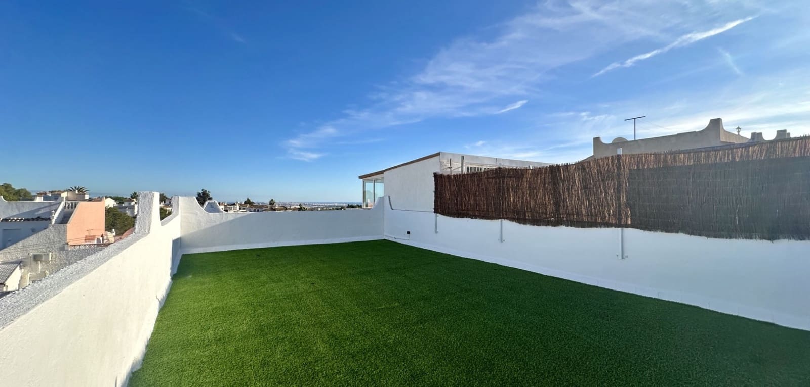 Bungalow de 2 habitaciones en Orihuela Costa en venta - 199.000 € (Ref: 9580232)