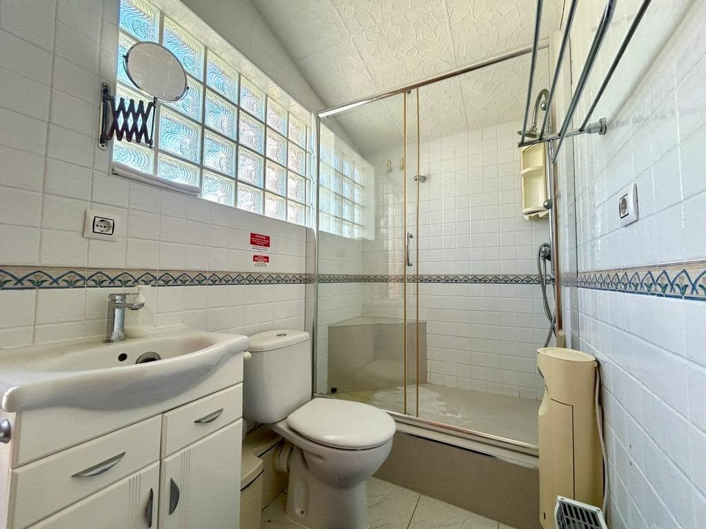 3 sypialnia Willa na sprzedaż w Orihuela Costa z basenem garażem - 790 000 € (Ref: 9650316)