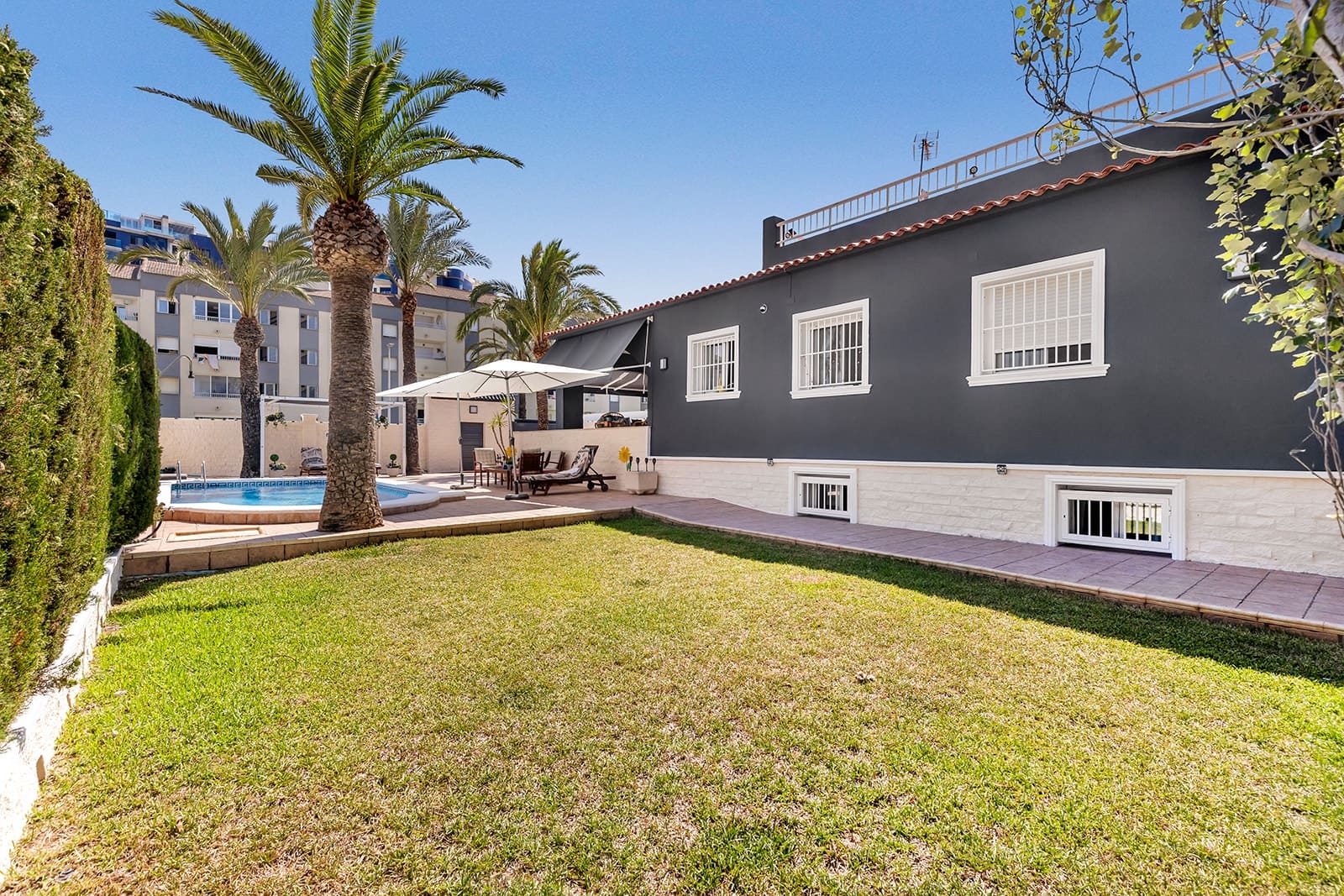 4 Zimmer Villa zu verkaufen in Torrevieja - 656.000 € (Ref: 9650319)