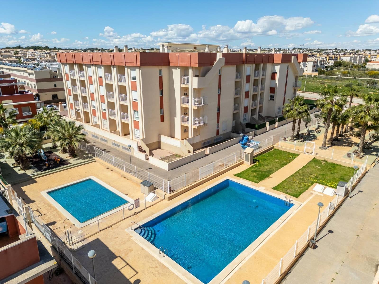 2 sovrum Lägenhet till salu i Orihuela Costa med pool - 240 500 € (Ref: 9656393)