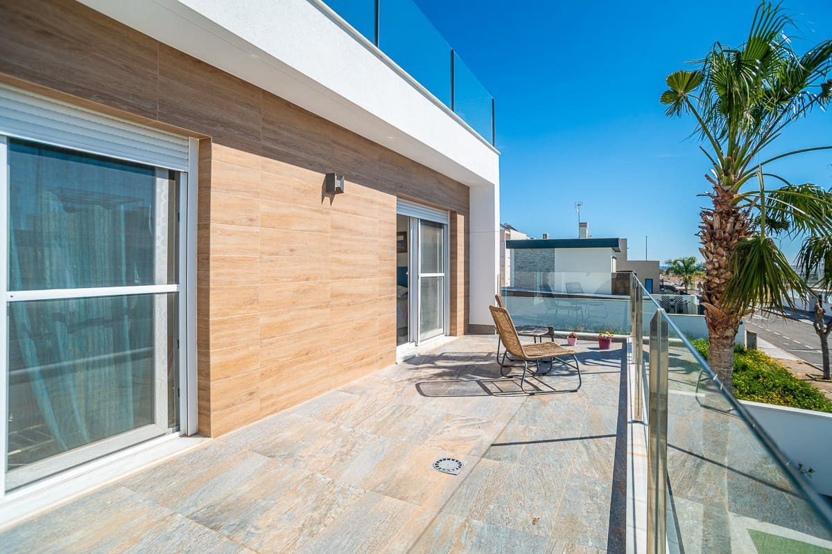 3 bedroom Villa for sale in Pilar de la Horadada with pool - € 450,000 (Ref: 9747166)