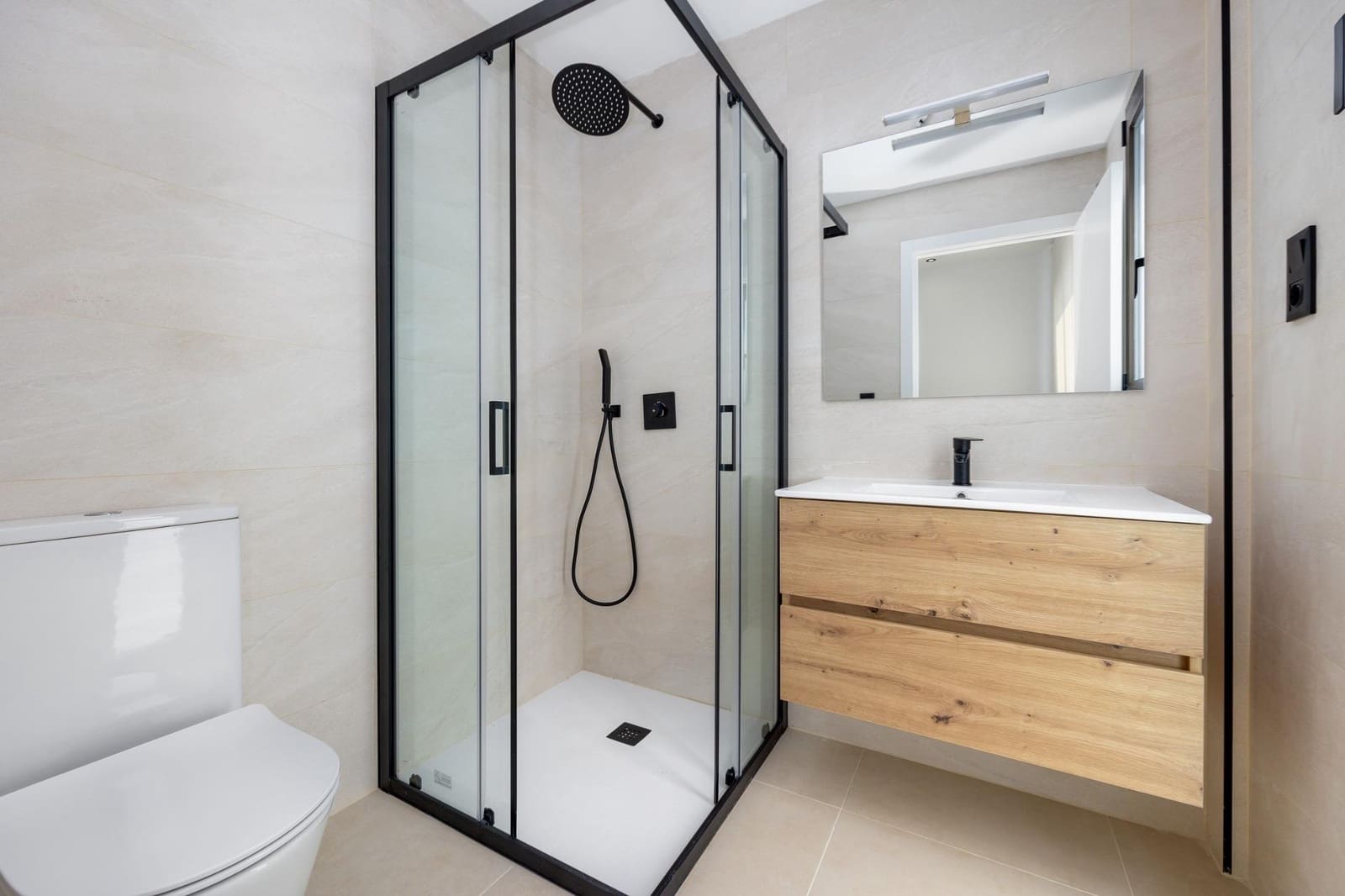 Chalet de 3 habitaciones en Los Alcázares en venta con piscina garaje - 695.000 € (Ref: 9748370)