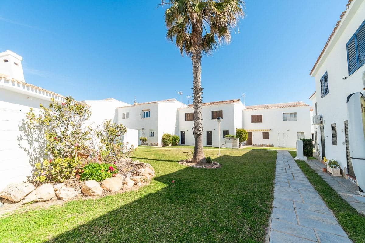 2 slaapkamer Rijtjeshuis te koop in Orihuela Costa met zwembad - € 390.000 (Ref: 9779024)