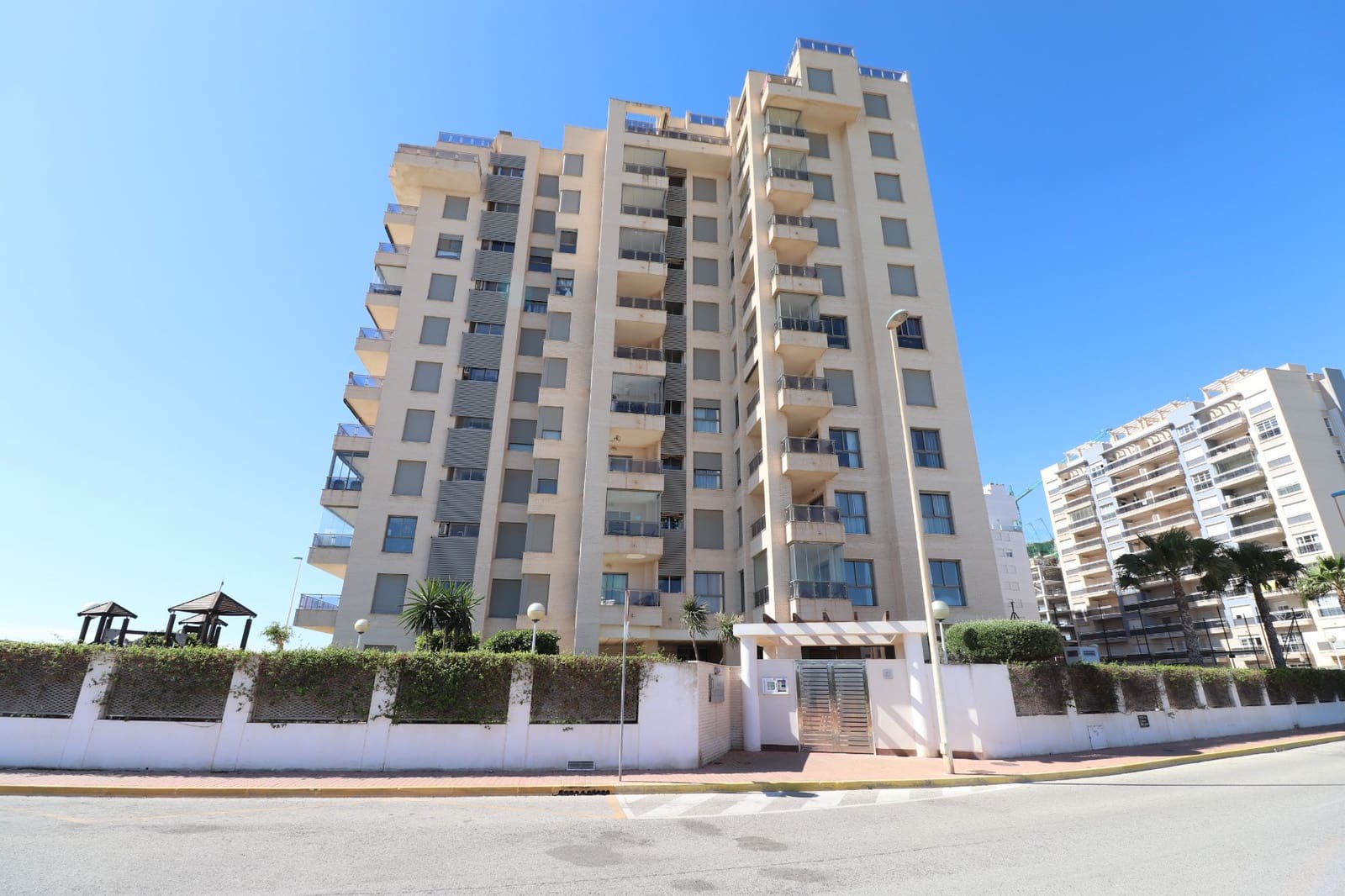 3 bedroom Apartment for sale in Guardamar del Segura with pool garage - € 337,500 (Ref: 9779033)
