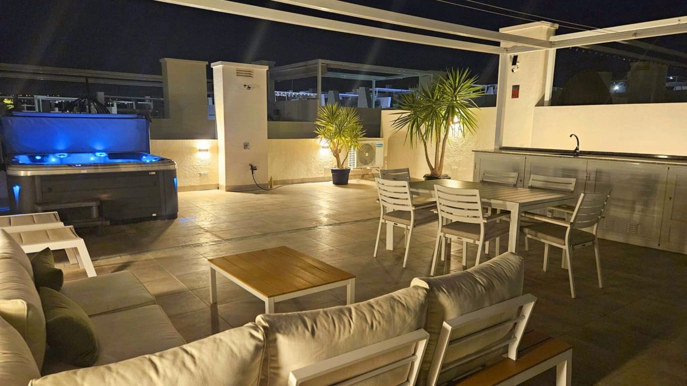 Ático de 2 habitaciones en San Miguel de Salinas en venta con piscina - 285.000 € (Ref: 9779035)