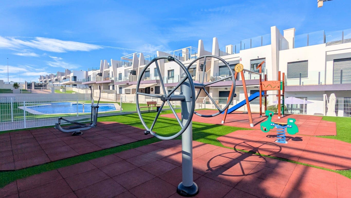 Ático de 2 habitaciones en San Miguel de Salinas en venta con piscina - 285.000 € (Ref: 9779035)