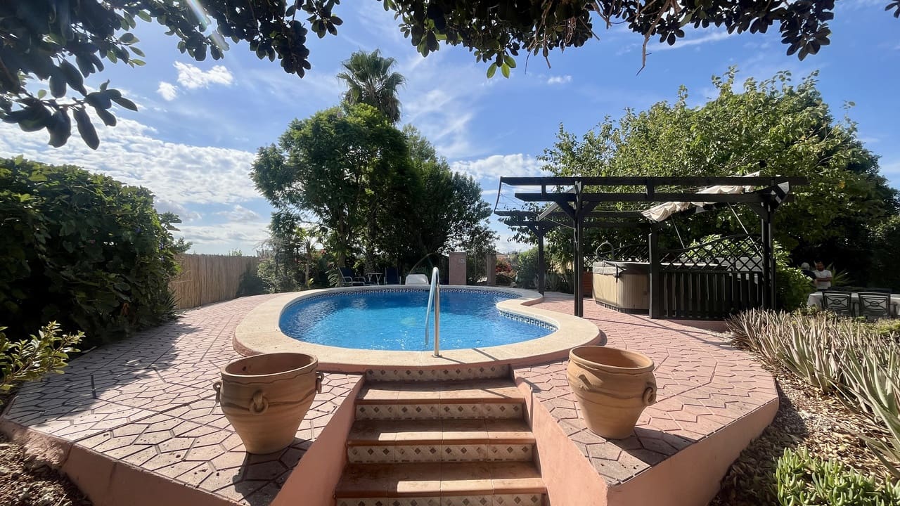 3 sovrum Villa till salu i Orihuela med pool - 375 000 € (Ref: 9779049)