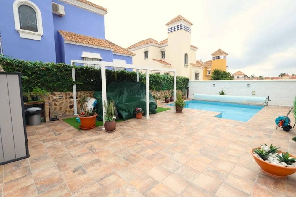 4 bedroom Villa for sale in San Miguel de Salinas with pool - € 408,000 (Ref: 9819177)