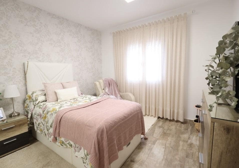 4 bedroom Villa for sale in San Miguel de Salinas with pool - € 408,000 (Ref: 9819177)