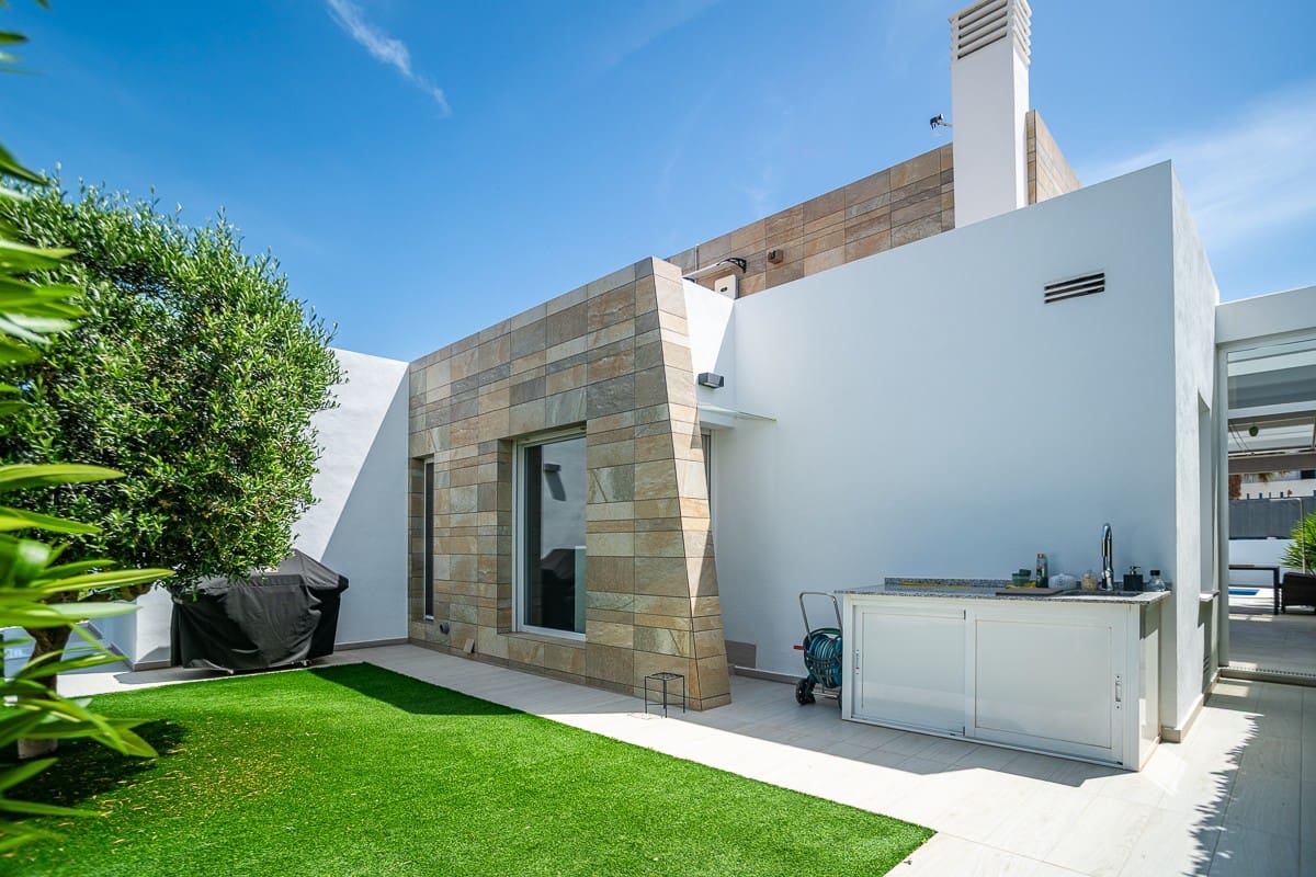 3 soveværelse Villa til salg i Algorfa med swimmingpool - € 580.000 (Ref: 9819189)