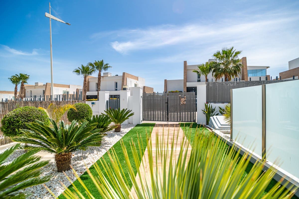 3 soveværelse Villa til salg i Algorfa med swimmingpool - € 580.000 (Ref: 9819189)