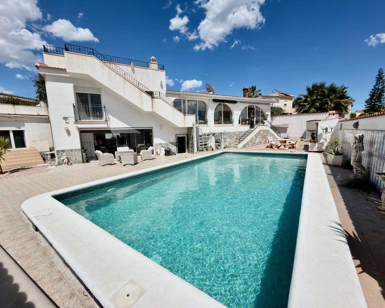 7 soverom Villa til salgs i Ciudad Quesada med svømmebasseng garasje - € 750 000 (Ref: 9838534)
