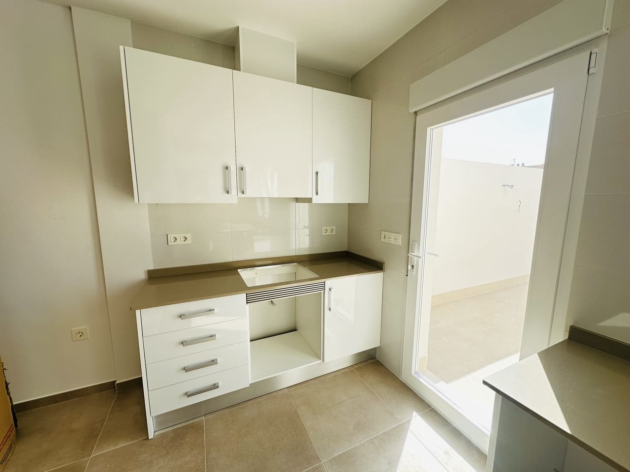 3 bedroom Villa for sale in Pilar de la Horadada with garage - € 265,000 (Ref: 9838552)