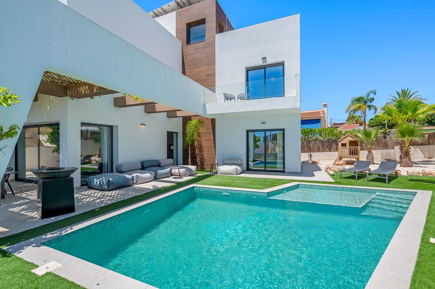 4 bedroom Villa for sale in Ciudad Quesada with pool - € 669,000 (Ref: 9889269)