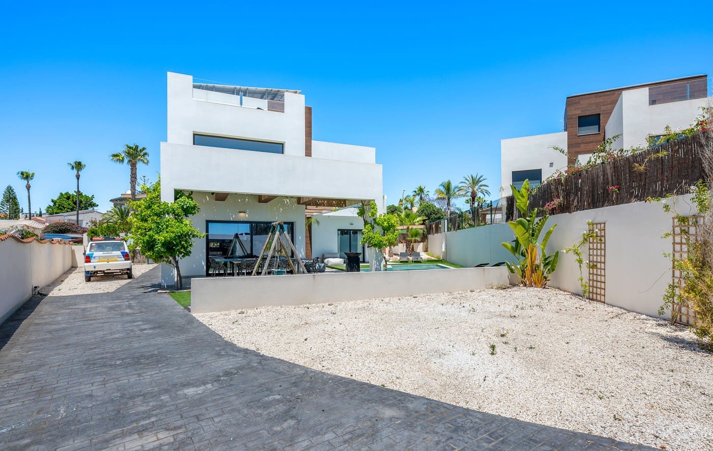 4 bedroom Villa for sale in Ciudad Quesada with pool - € 669,000 (Ref: 9889269)